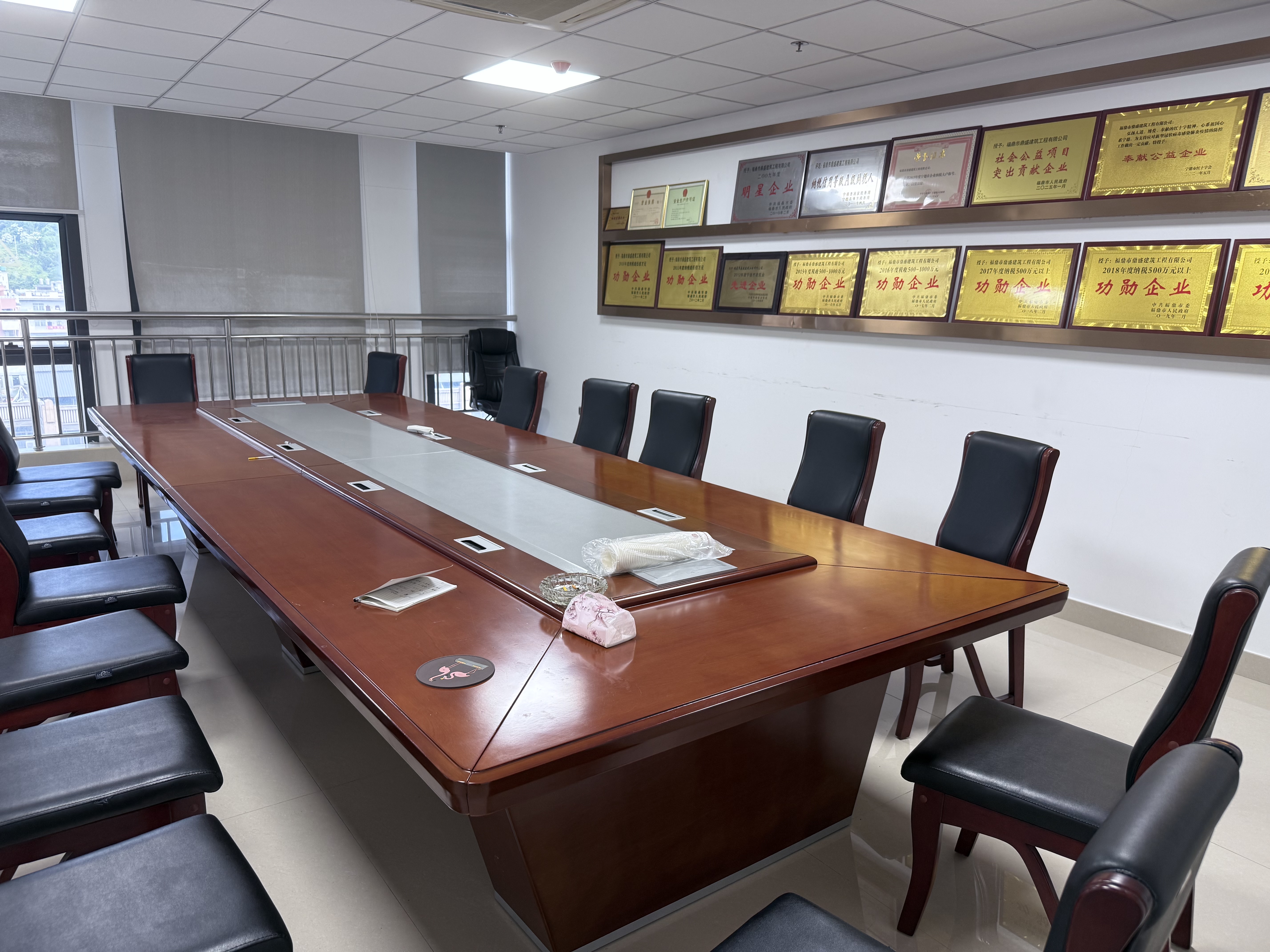福鼎市鼎盛建筑工程有限公司会议室与荣誉墙